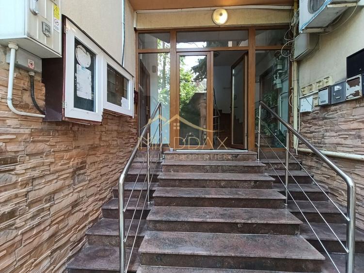 Apartament cu 2 camere decomandat, mobilat în Polonă