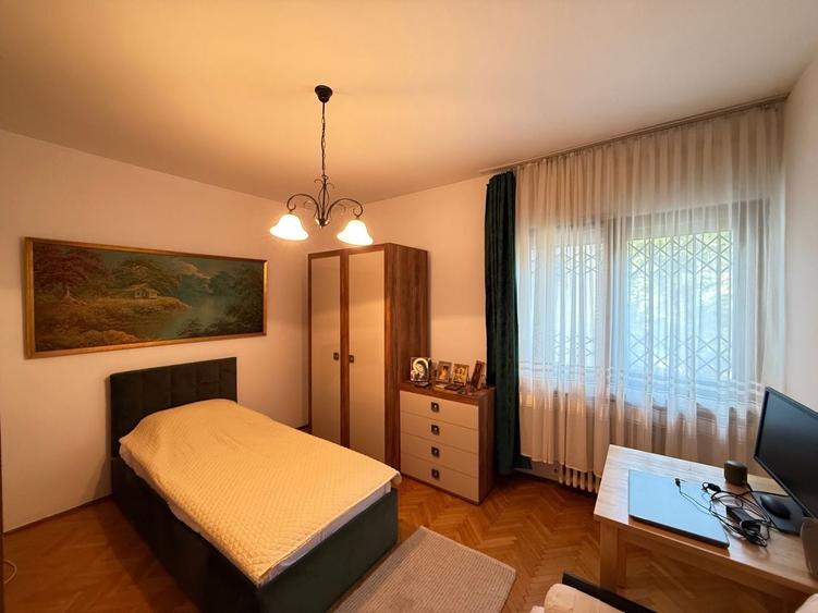 Apartament cu 4 camere decomandat în Arcul de Triumf