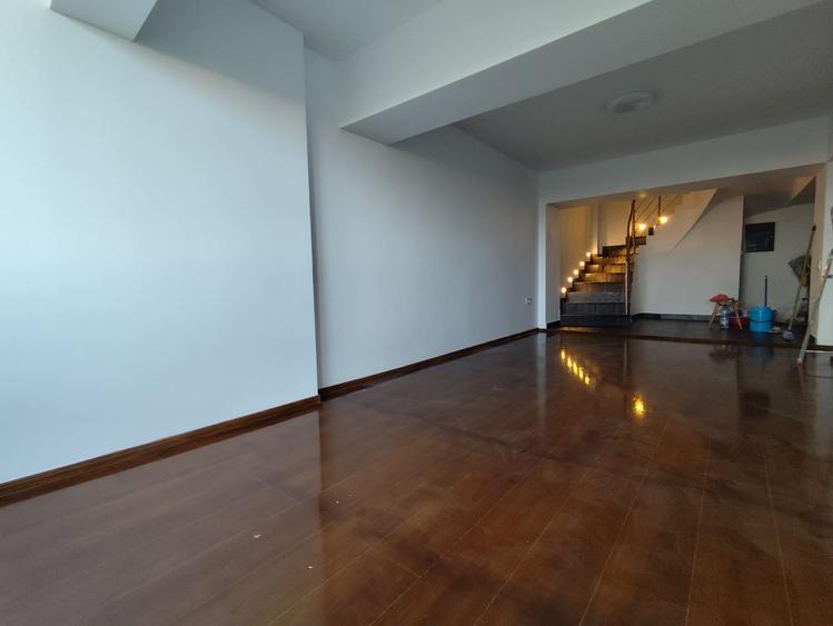 Apartament cu 6 camere decomandat în Unirii