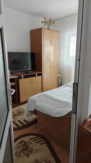 Apartament cu 2 camere decomandat în Petros