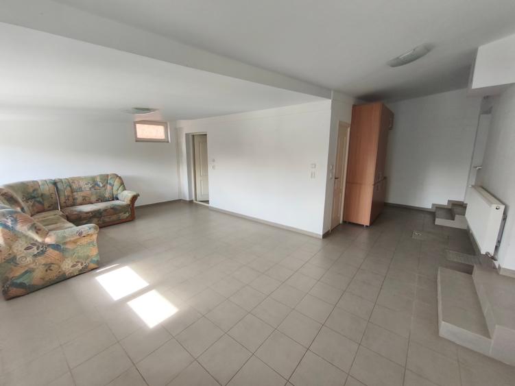 Duplex cu 7 camere cu Canalizare în Chișoda