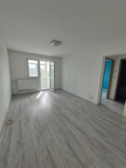 Apartament cu 2 camere semidecomandat în Costin Georgian