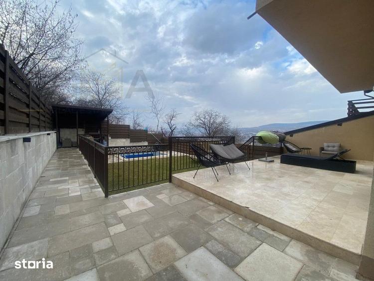 Casă cu 5 camere cu Piscina în Gruia