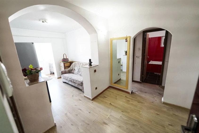 Apartament cu 2 camere decomandat în Rovine