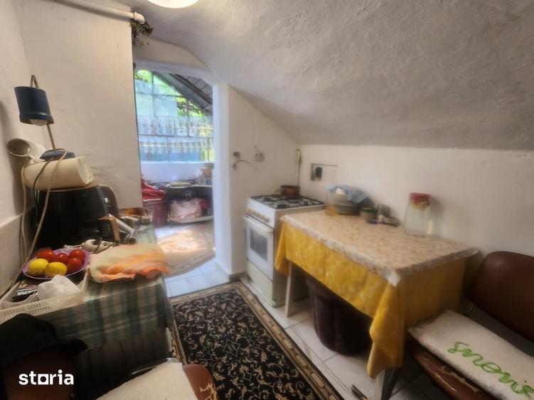 Casă cu 2 camere cu Teren 400 Mp în Central