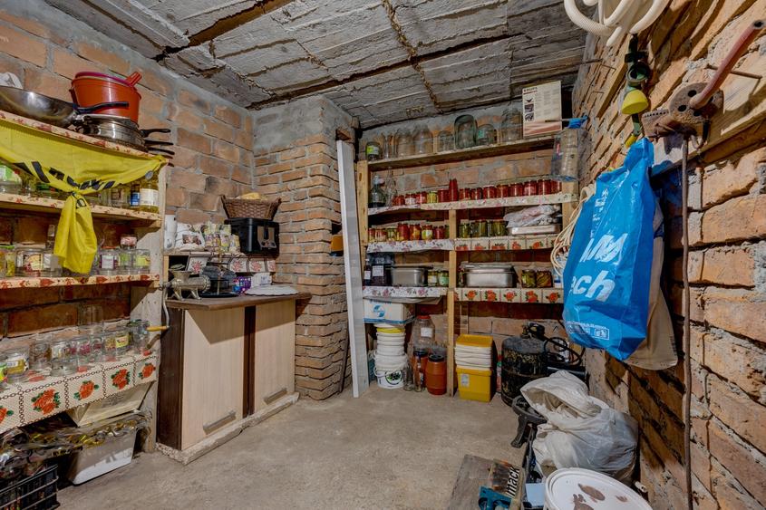 Casă individuală cu 4 camere cu Canalizare în Rahova