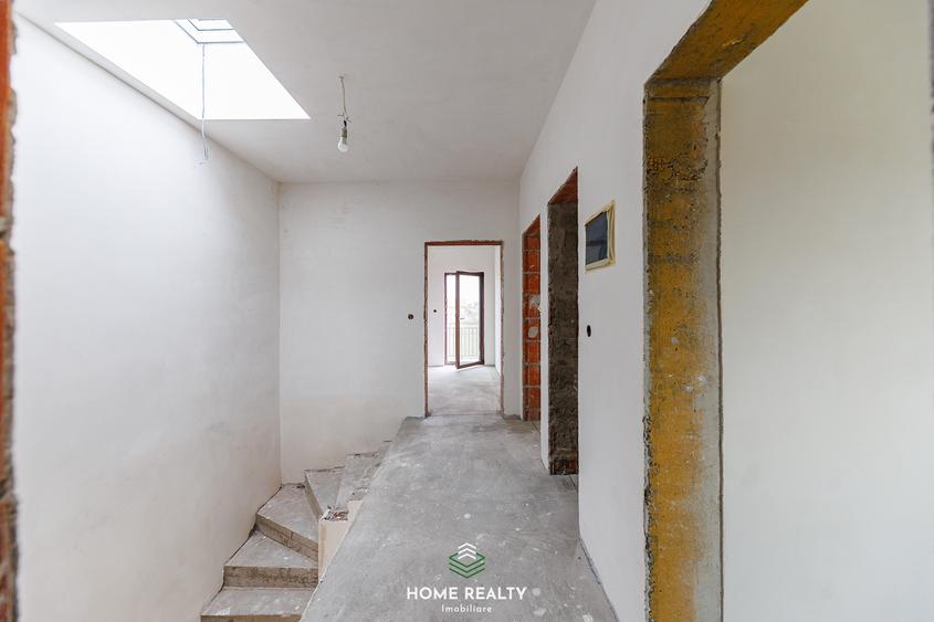 Duplex cu 5 camere cu Canalizare în Plopi