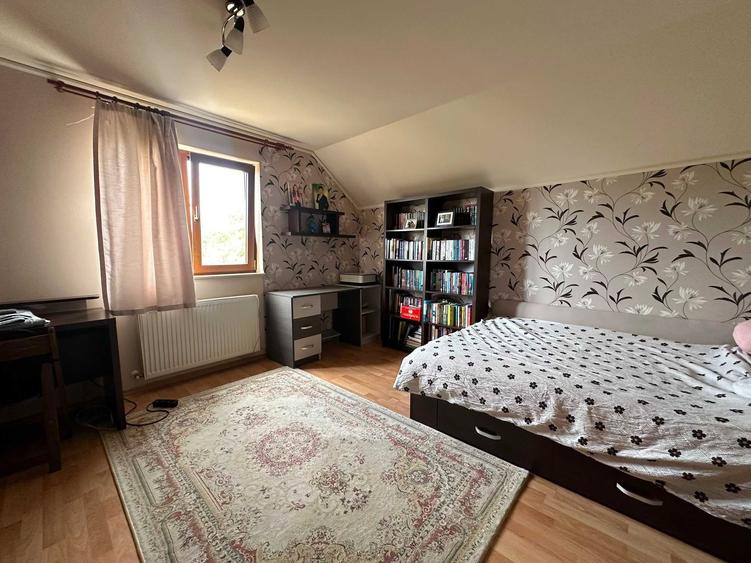Casă cu 4 camere în Central