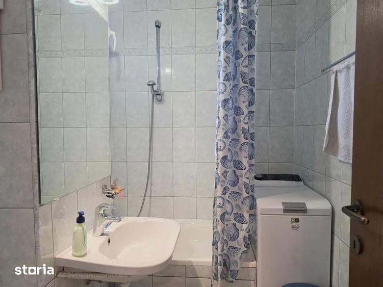 Apartament cu 3 camere decomandat în Astra