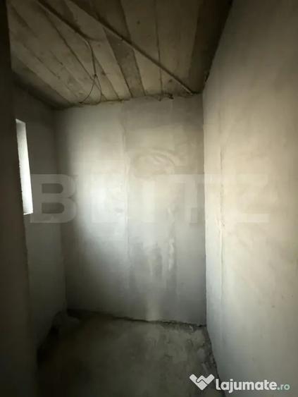Casă cu 7 camere cu Teren 1676 Mp în Lupeni