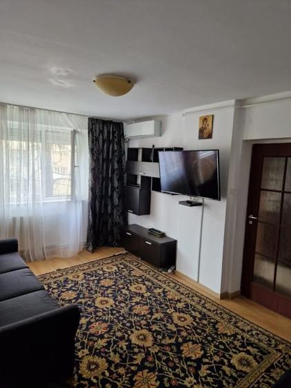Apartament cu 3 camere semidecomandat, mobilat în Bucureștii Noi