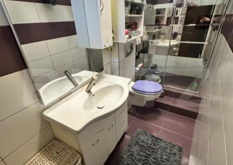 Apartament cu 2 camere semidecomandat, mobilat în Central