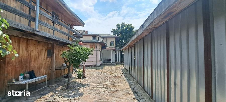 Casă cu 6 camere cu Teren 1000 Mp în Rahova