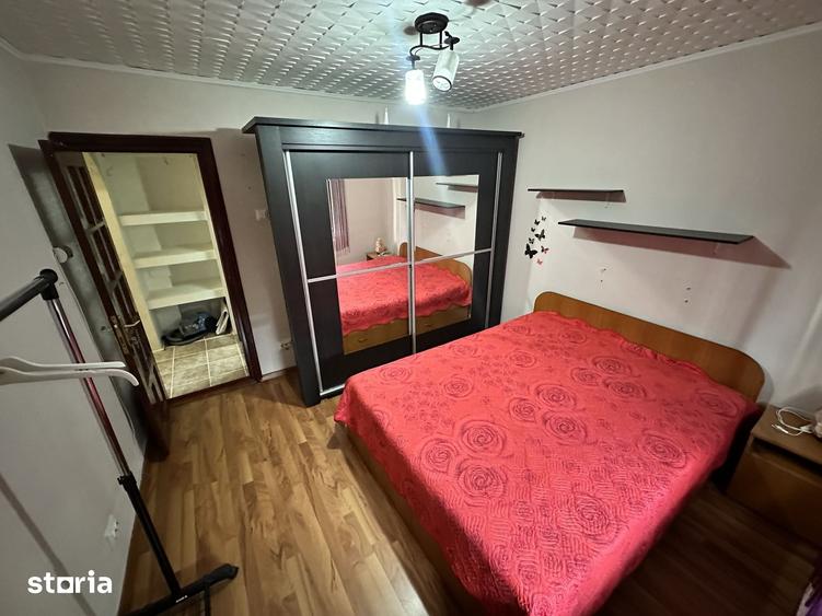 Apartament cu 2 camere decomandat în Calarași 4