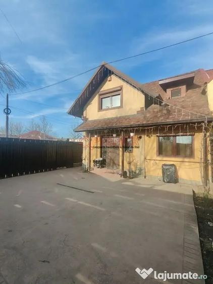 Casă cu 4 camere cu Teren 220 Mp în Glina