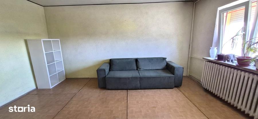 Apartament cu 3 camere decomandat în Tei