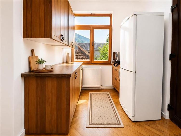 Apartament cu 2 camere decomandat, mobilat în Centrul Istoric
