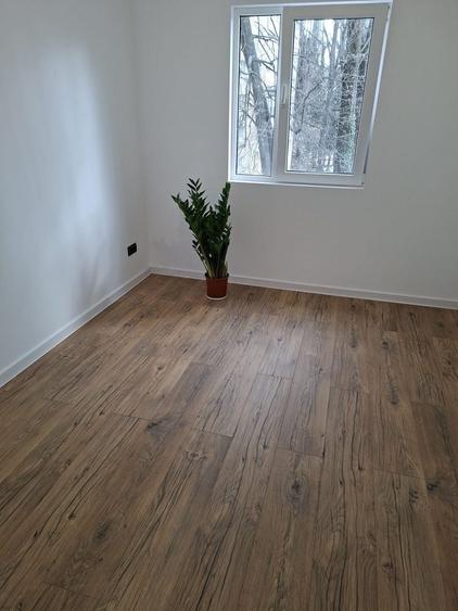 Apartament cu 3 camere semidecomandat în Alexandru Obregia
