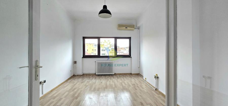 Apartament cu 4 camere semidecomandat în Foișorul de Foc