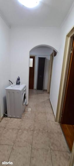 Apartament cu 3 camere decomandat, mobilat în Berceni