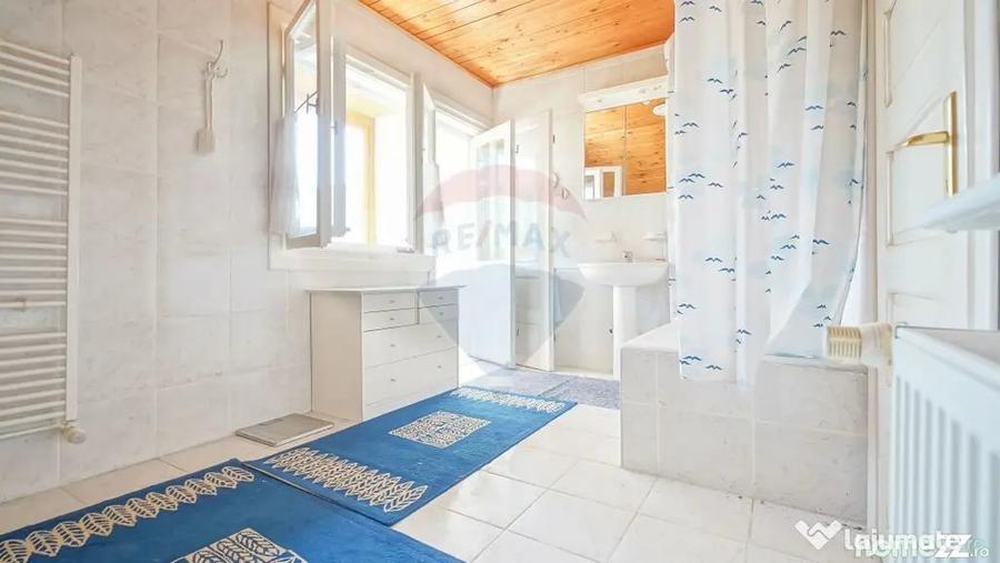 Casă cu 7 camere cu Teren 3140 Mp în Schei