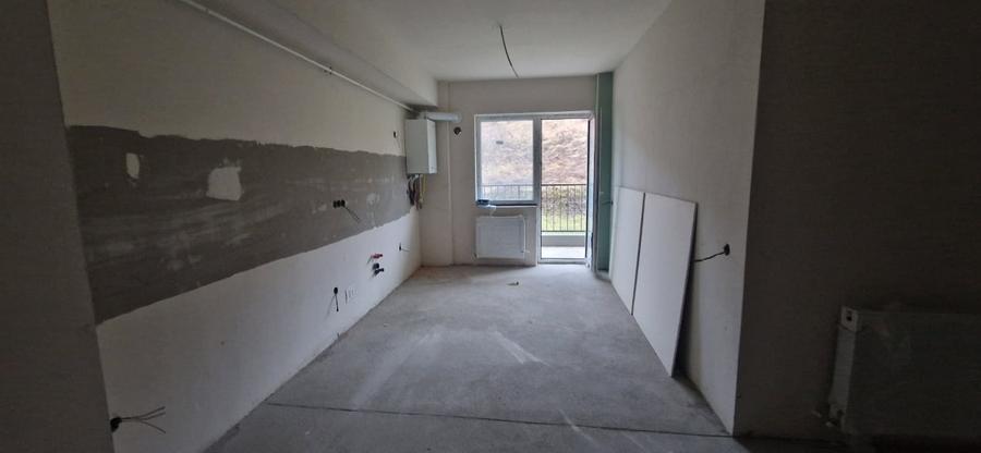 Apartament cu 3 camere semidecomandat în Florești