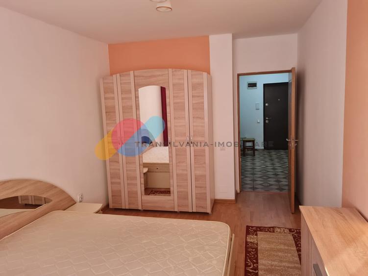 Apartament cu 3 camere semidecomandat în Dâmbul Rotund