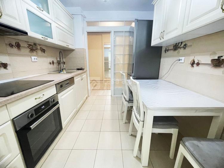 Apartament cu 3 camere decomandat, mobilat în Păcurari