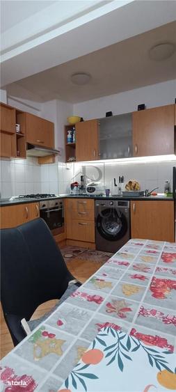 Apartament cu 4 camere decomandat în Aradului