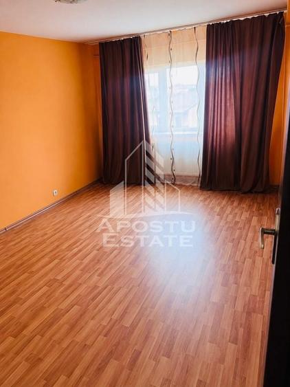 Apartament cu 3 camere decomandat în Alfa