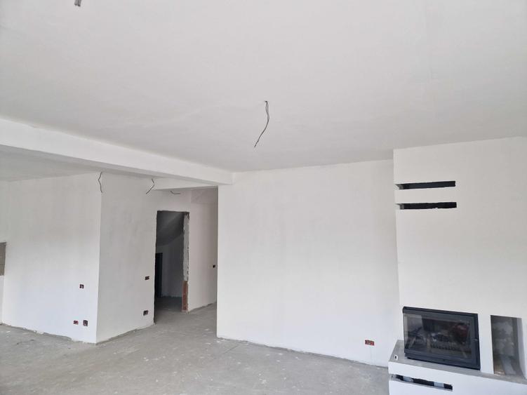 Casă cu 4 camere cu Teren 220 Mp în Pantelimon