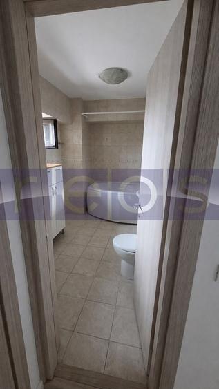 Apartament cu 4 camere decomandat, mobilat în Unirii
