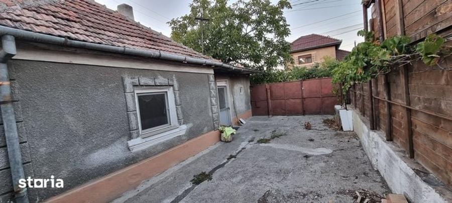 Casă cu 2 camere cu Teren 373 Mp în Bujac