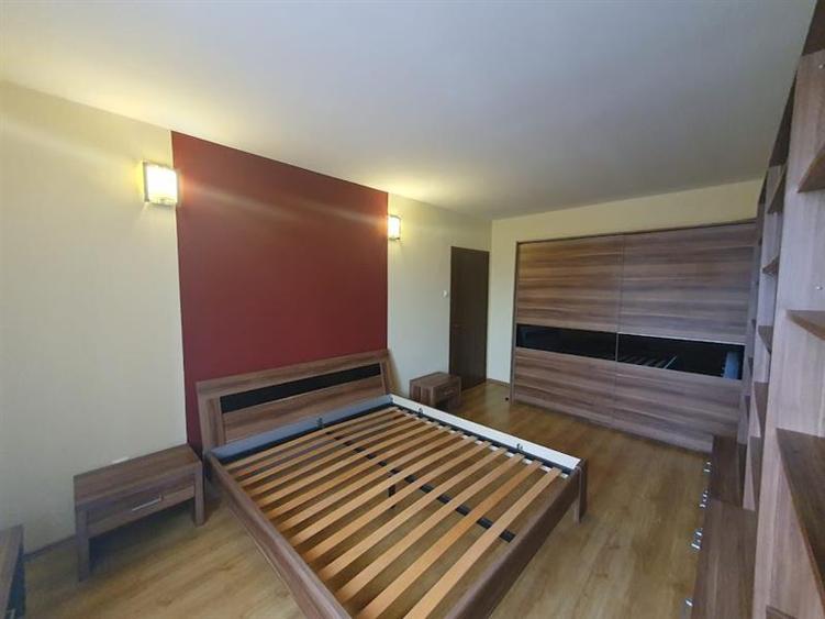 Apartament cu 4 camere decomandat, mobilat în Tudor