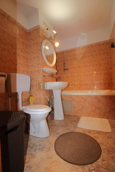 Apartament cu 3 camere decomandat, mobilat în Lunei