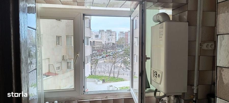 Apartament cu 3 camere decomandat în Casa de Cultură