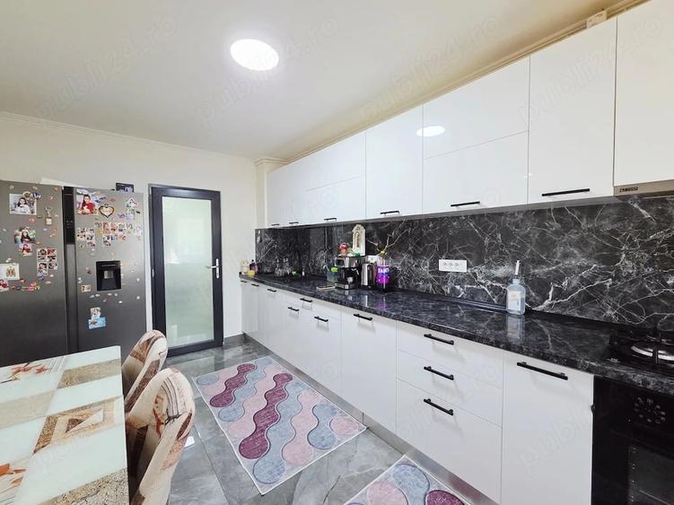 Apartament cu 4 camere decomandat în Central