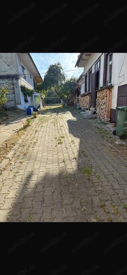 Casă cu Teren 1280 Mp în Central