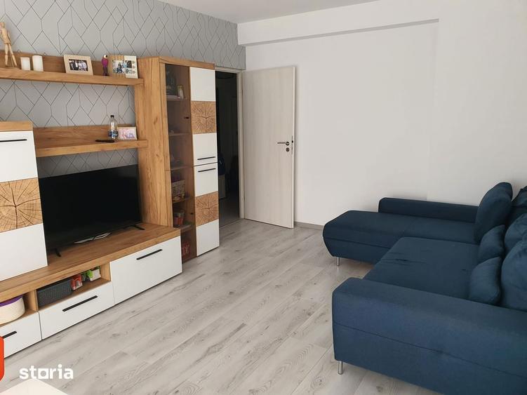 Apartament cu 3 camere în Tractorul