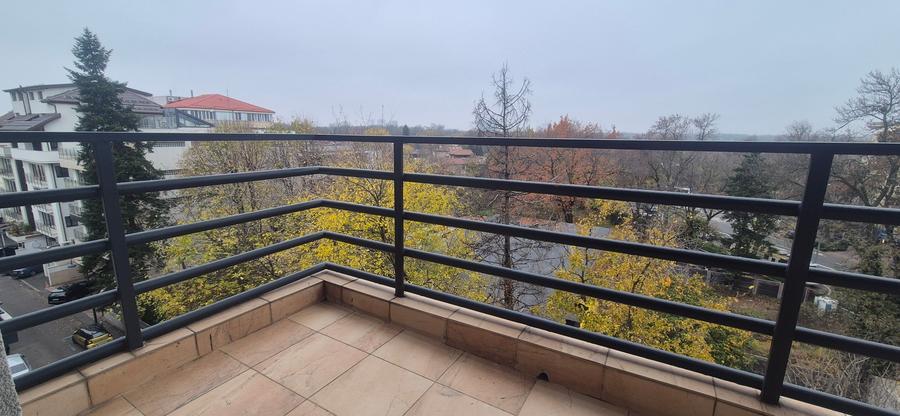 Apartament cu 4 camere semidecomandat în Primăverii
