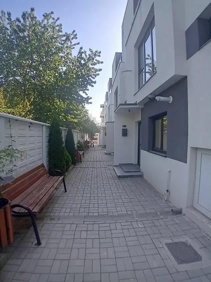 Casă cu 4 camere cu Canalizare în Chitila