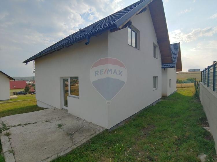 Casă individuală cu 5 camere cu Teren 560 Mp în Șcheia