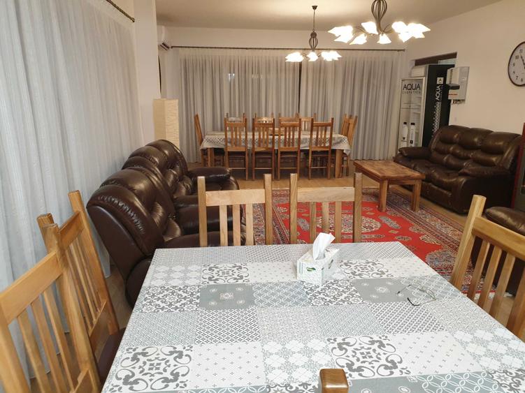 Casă cu 4 camere cu Teren 1700 Mp în Central