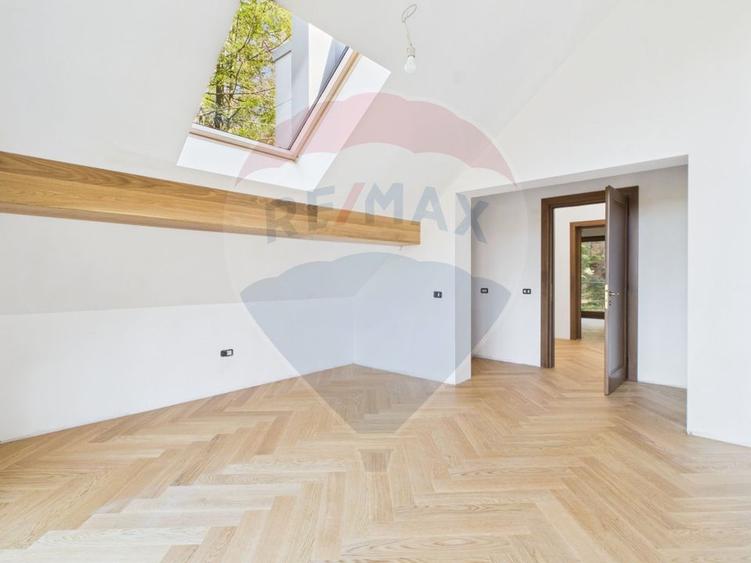 Apartament cu 4 camere decomandat în Calea Moroieni