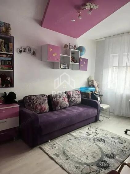 Apartament cu 4 camere semidecomandat în Central