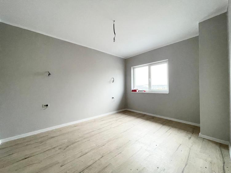 Duplex cu 4 camere cu Canalizare în Moșnița Veche
