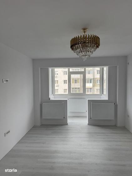 Apartament cu 4 camere decomandat în Exterior Vest