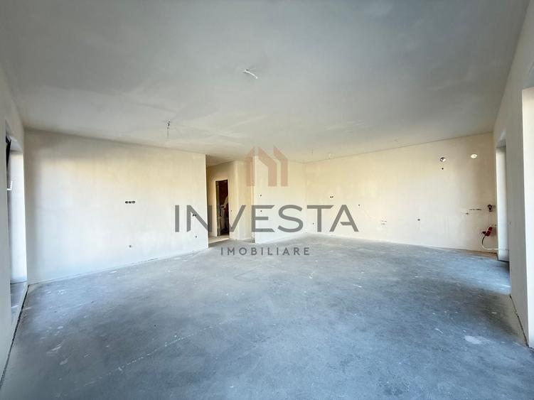 Apartament cu 4 camere semidecomandat în Între Lacuri