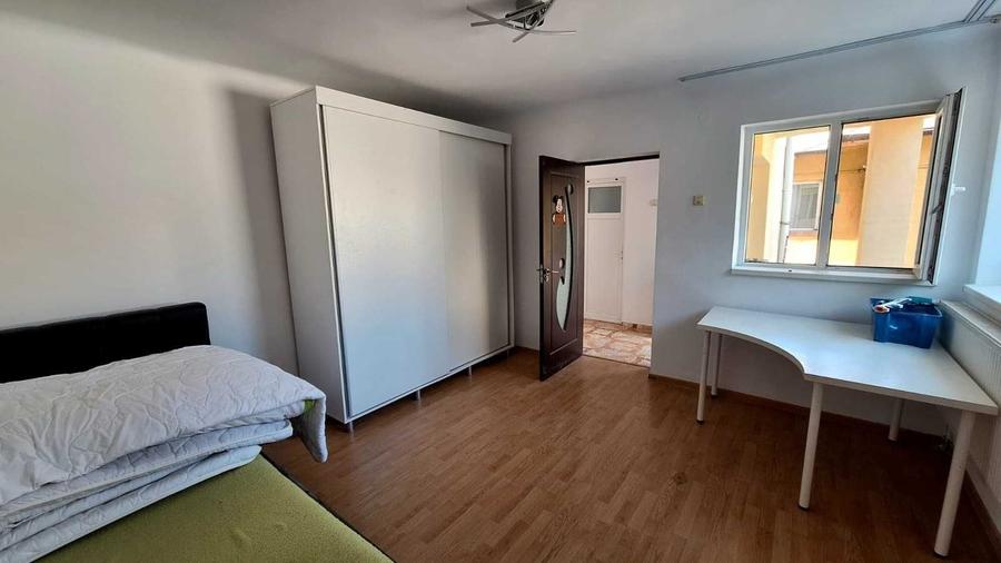 Casă cu 3 camere cu Teren 200 Mp în Central