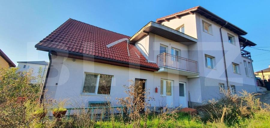 Casă individuală cu 10 camere cu Teren 496 Mp în Iris